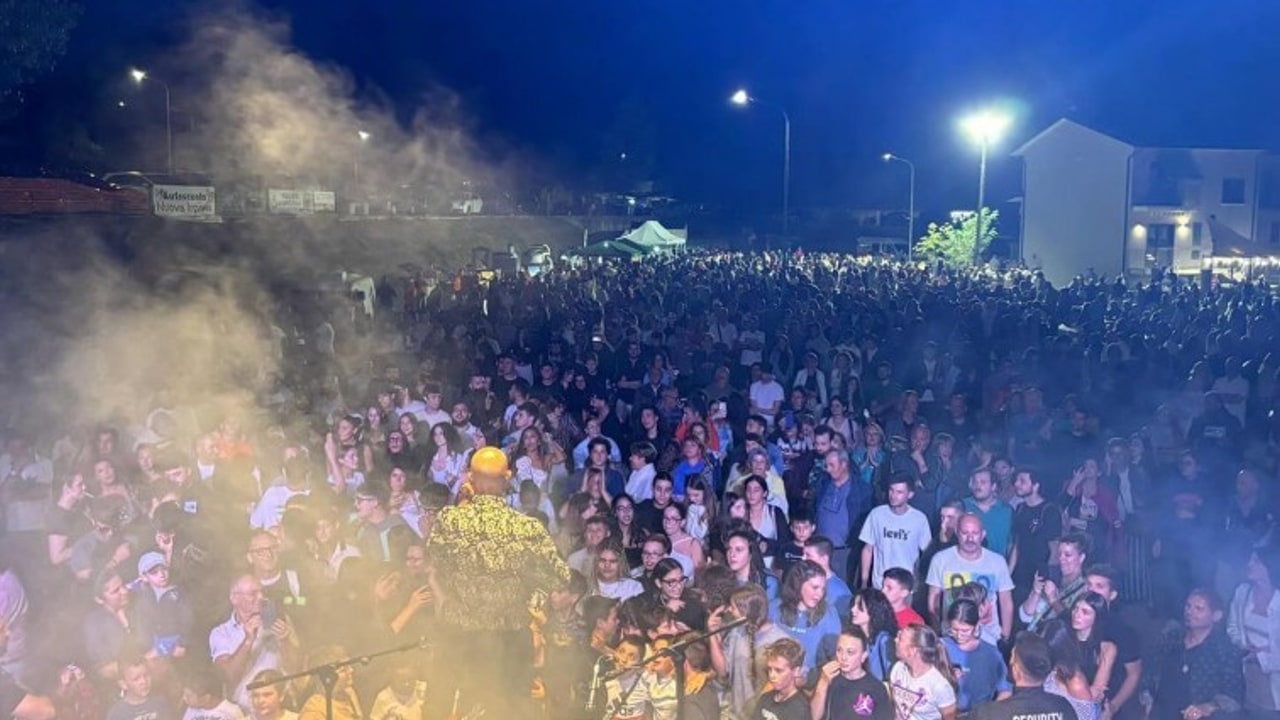 San Sossio Baronia, boom di pubblico per la "Festa della pizza" e il concerto di Ciccio Merolla