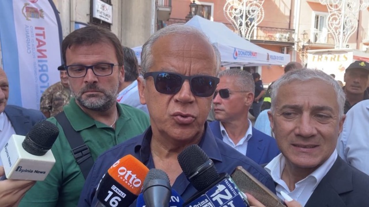 Pietrastornina, Piantedosi dona il sangue: "Cultura della responsabilit&agrave; contro gli incidenti stradali"