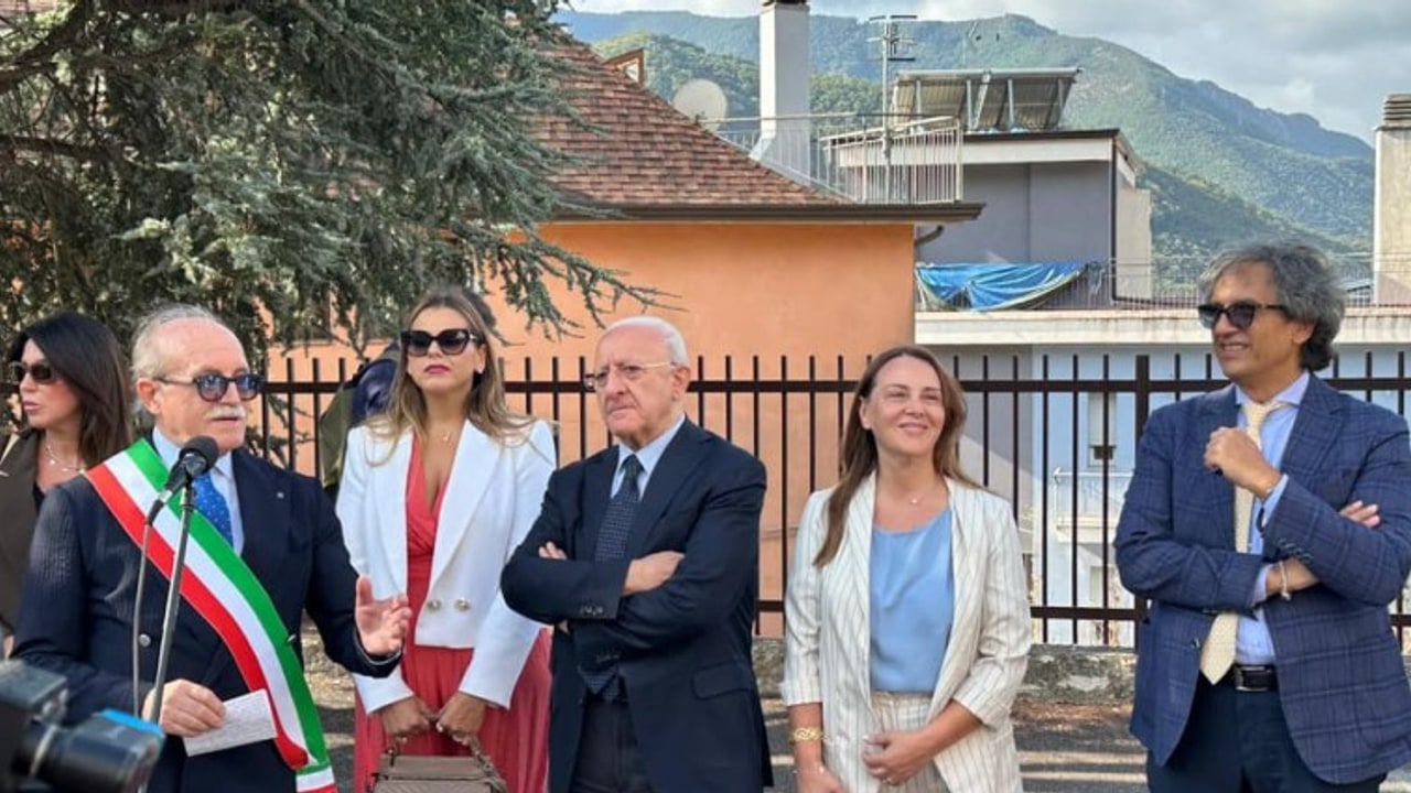 Solofra, De Luca: "Disumano il no del Governo allo ius scholae"