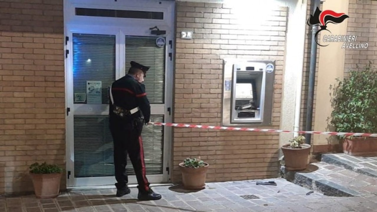 Flumeri, tentato furto al bancomat: i Carabinieri sventano il colpo