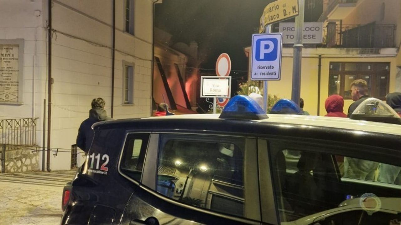 Torre Le Nocelle, incendio nella Chiesa di San Ciriaco: gravi danni agli arredi interni