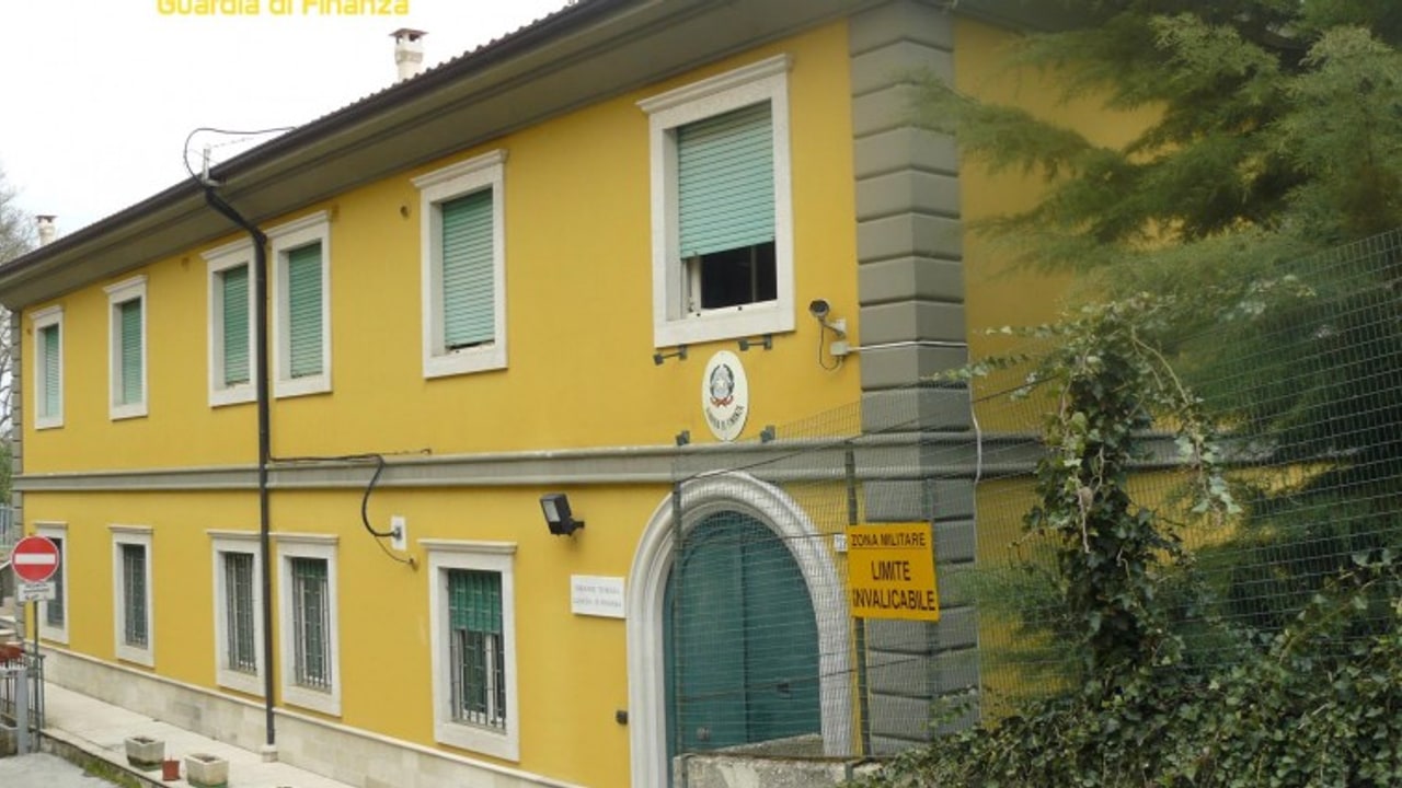 Blitz della Guardia di Finanza, sequestrati opificio e terreni nel Tricolle