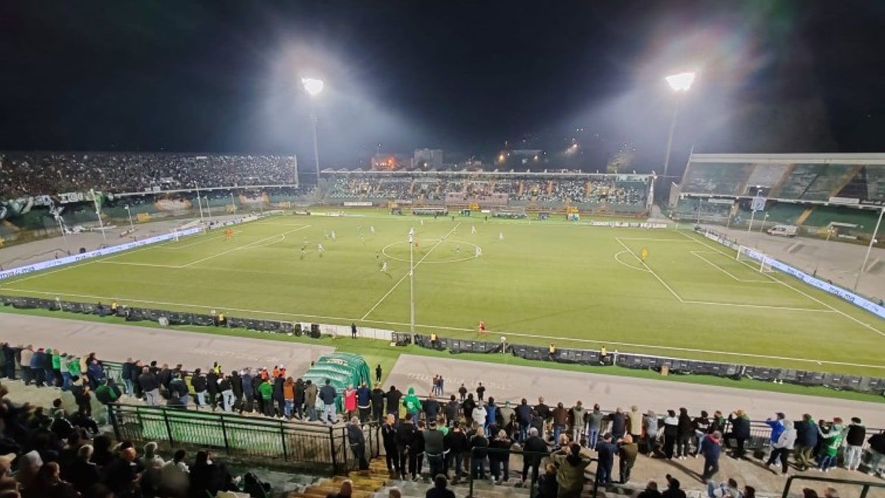 Manita dei lupi: demolita la Casertana