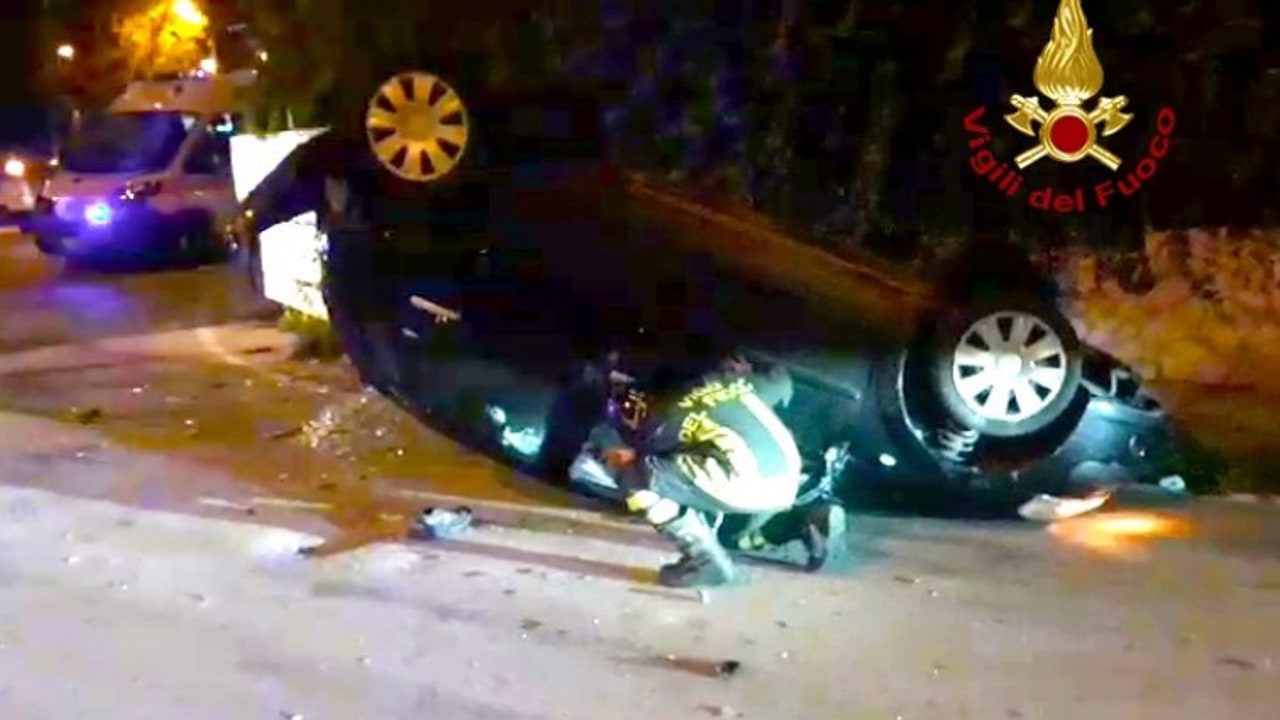 Mercogliano, scontro tra due auto in via Loreto: due feriti