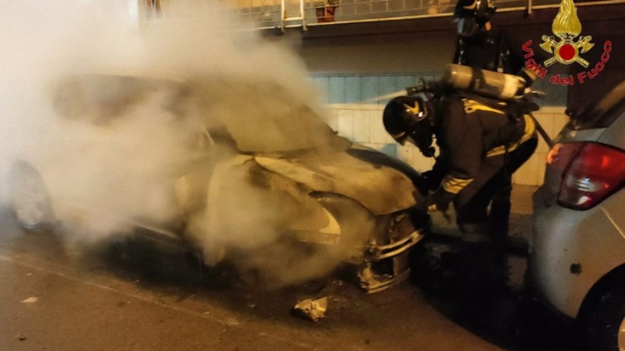 Solofra, altre due auto in fiamme nella notte