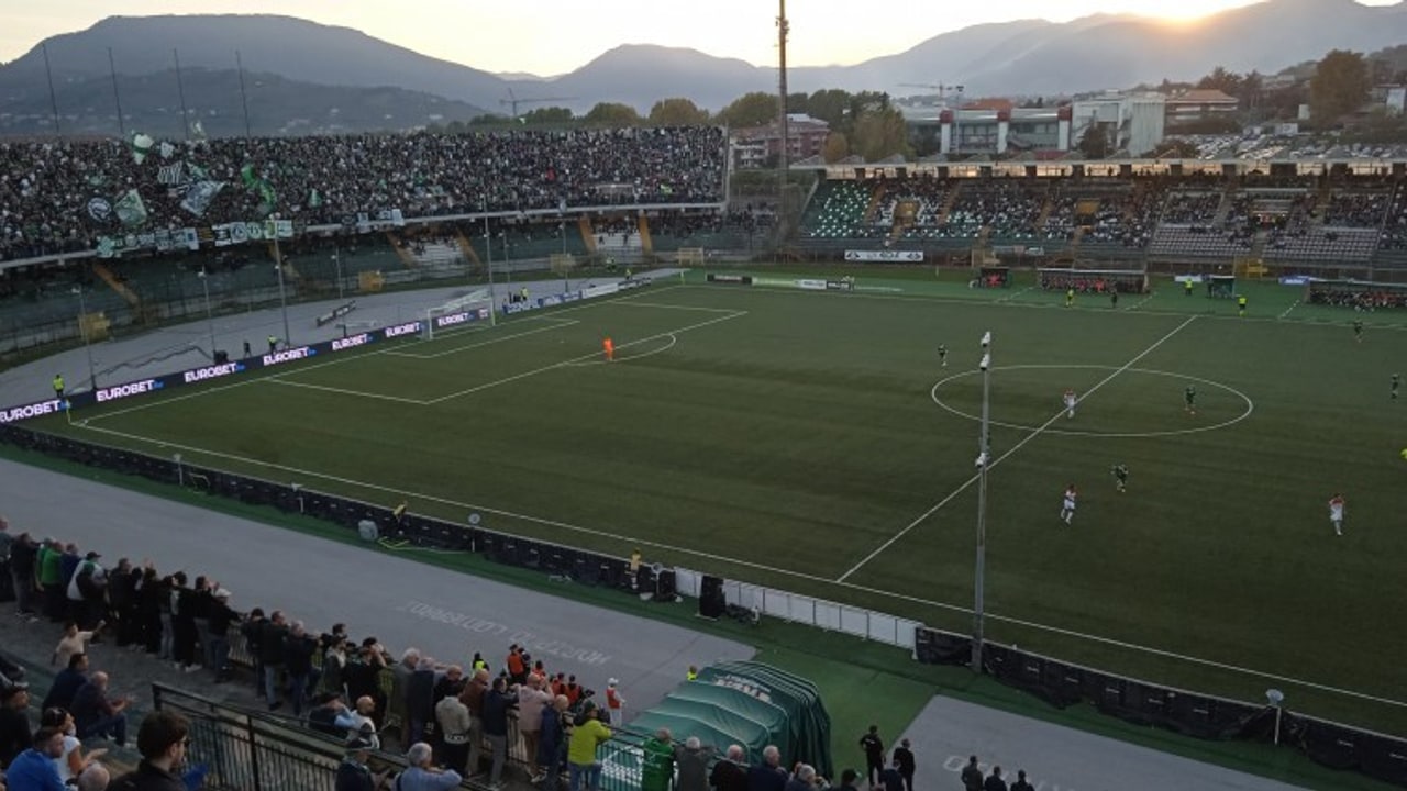 Avellino devastante, sei gol al Messina: i biancoverdi volano