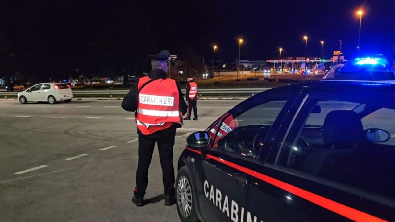 Grottaminarda, Audi nera abbatte barriera del casello autostradale: caccia ai malviventi