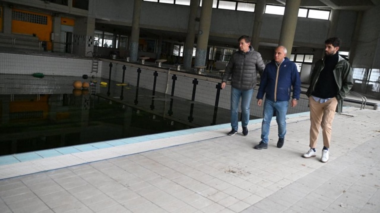 Piscina comunale nel degrado: il sopralluogo della Commissione Bilancio