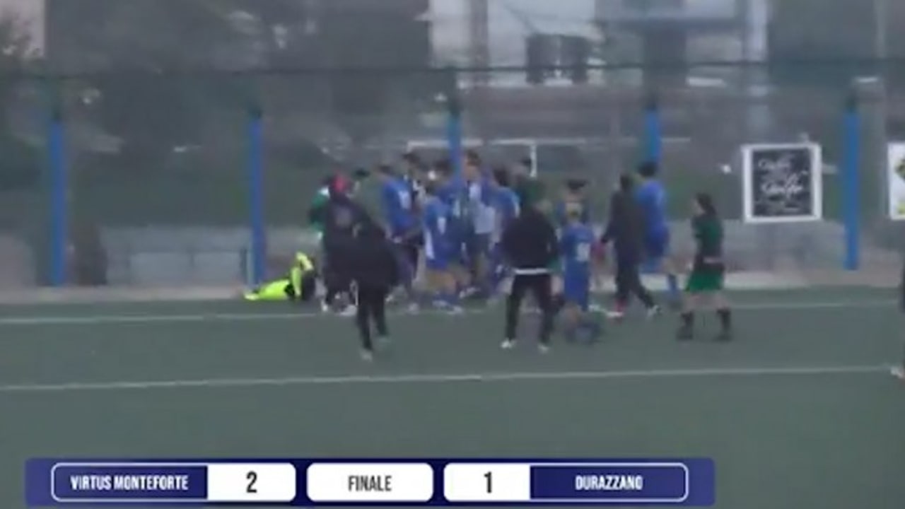 In una rissa un arbitro donna ne fa le spese