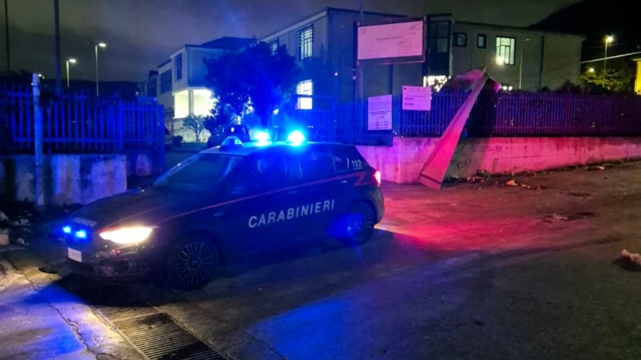 Forte vento, danni alla copertura del "Ronca" di Montoro