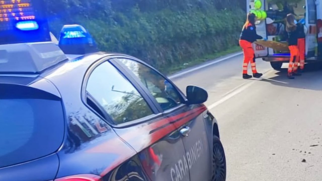 Mirabella Eclano, sbatte con la moto contro il guardrail: muore 18enne