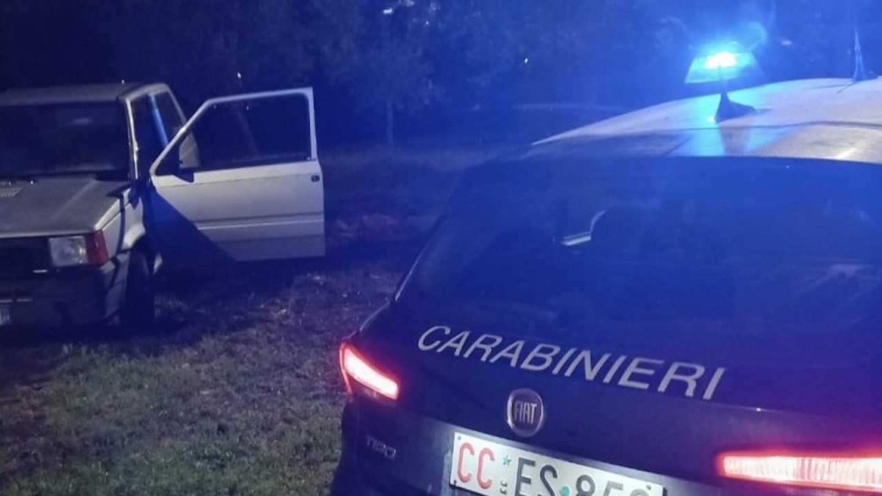 Mirabella Eclano, indagini lampo dei Carabinieri: ritrovate due auto rubate