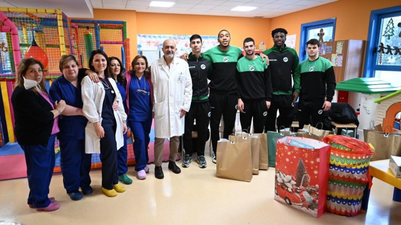 Avellino Basket, visita al reparto di Pediatria del Moscati