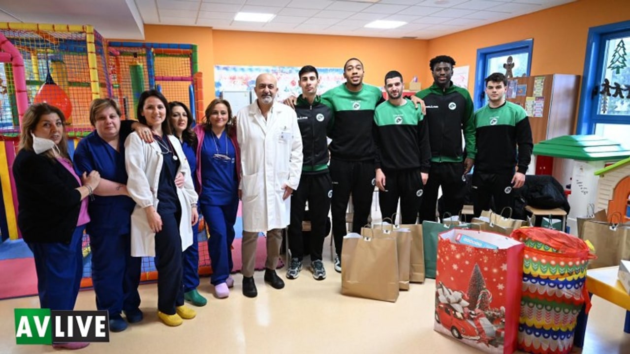 L'avellino Basket dona regali al reparto pediatria dell'Ospedale Moscati di Avellino