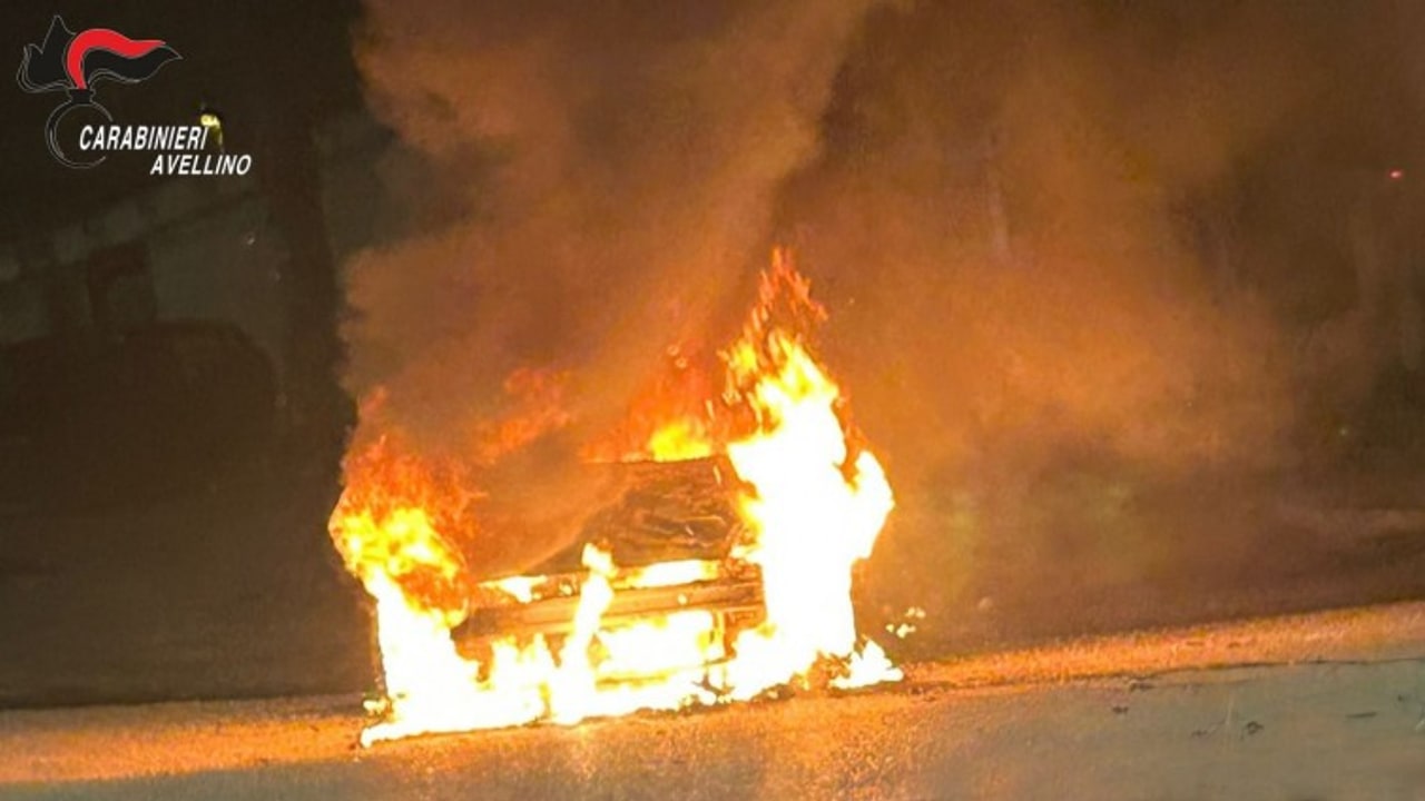Taurano, Fiat Punto in fiamme: indagano i Carabinieri