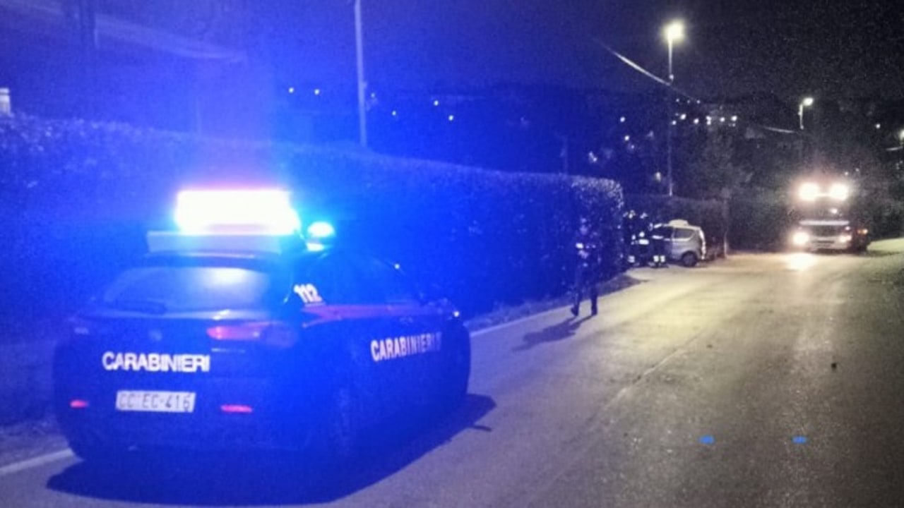 Cesinali, auto si ribalta sulla Provinciale: due giovani in ospedale