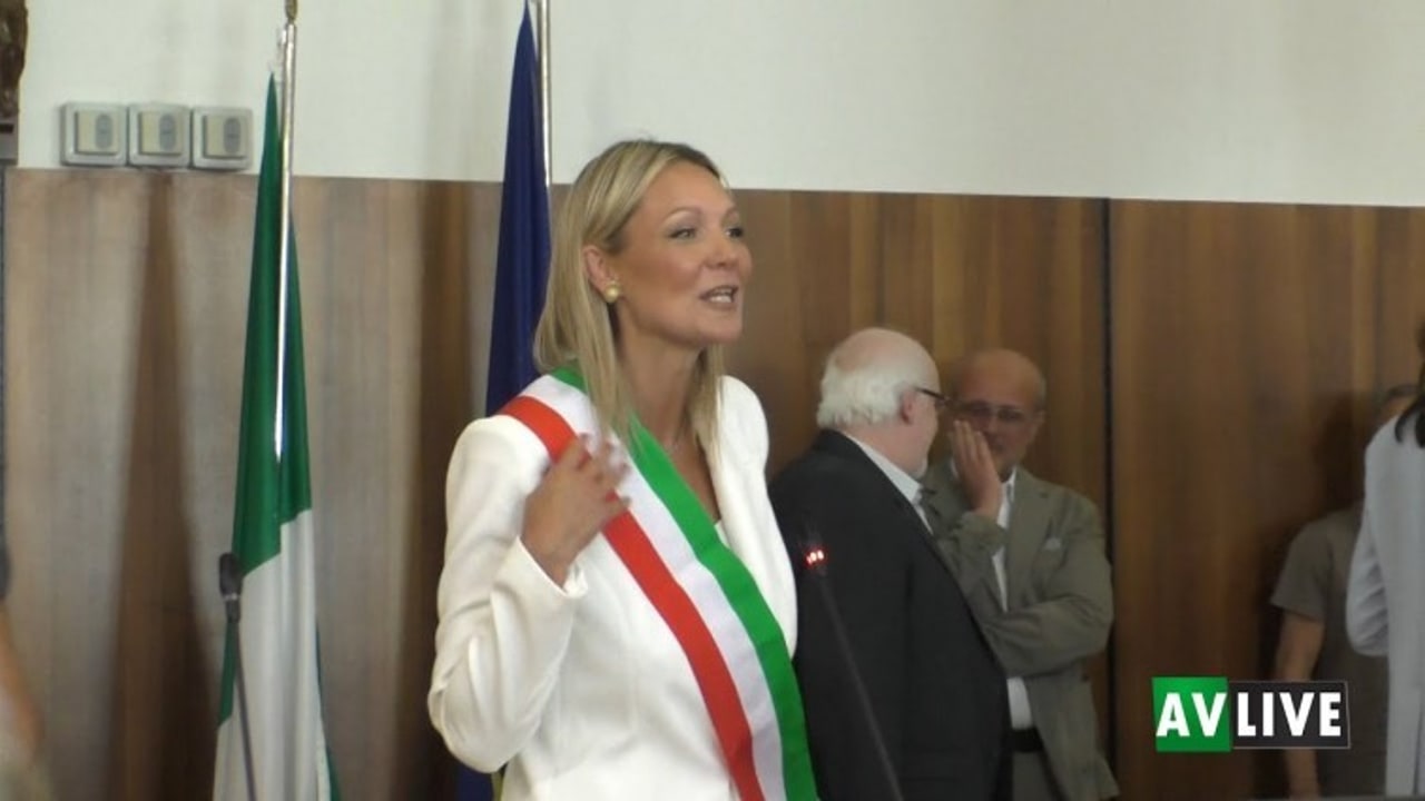 Salta il consiglio comunale di Avellino, la minoranza abbandona l'aula