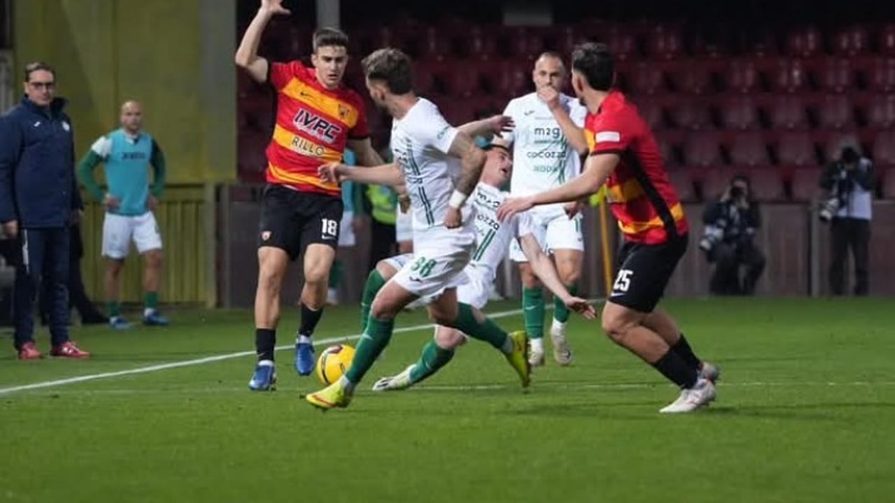 Pari tra Benevento e Monopoli, Avellino a due punti dalla vetta