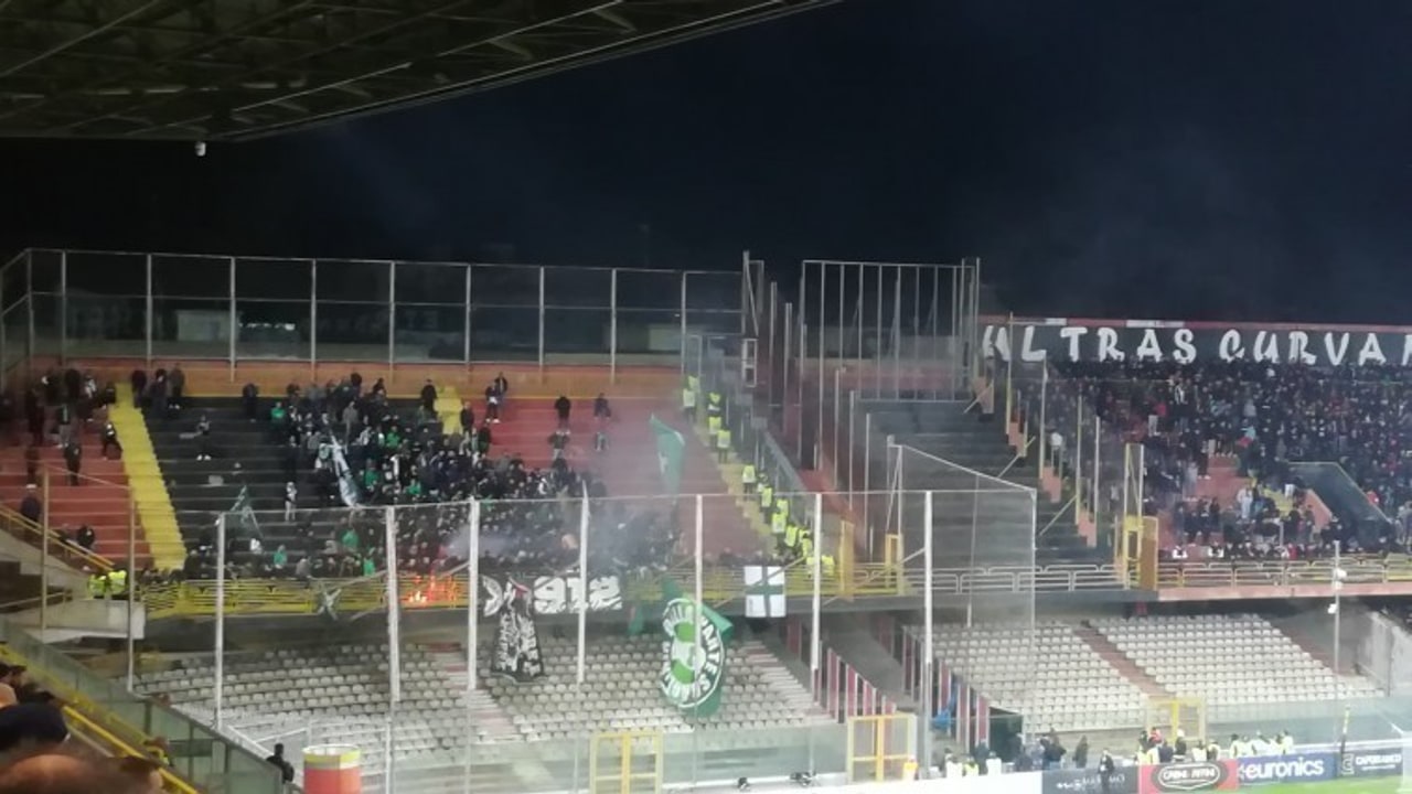 Disordini Foggia-Avellino, assolti 7 tifosi biancoverdi