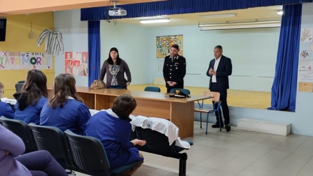 Paternopoli, cultura della legalità: i Carabinieri incontrano gli alunni della scuola primaria “F. de Iorio”