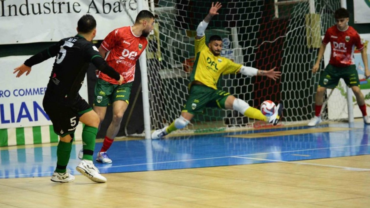 La Sandro Abate riparte e vince il derby: Sporting Sala Consilina ko per 5-2
