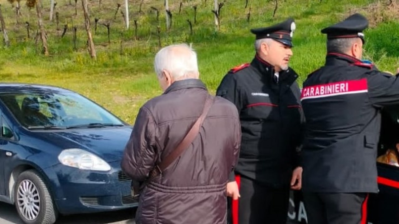 Castelfranci, auto finisce fuori strada: ferita la conducente