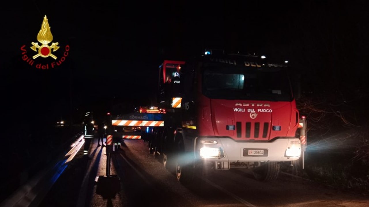 Capriglia Irpina, si ribalta Fiat Punto: salvi per miracolo tre 18enni