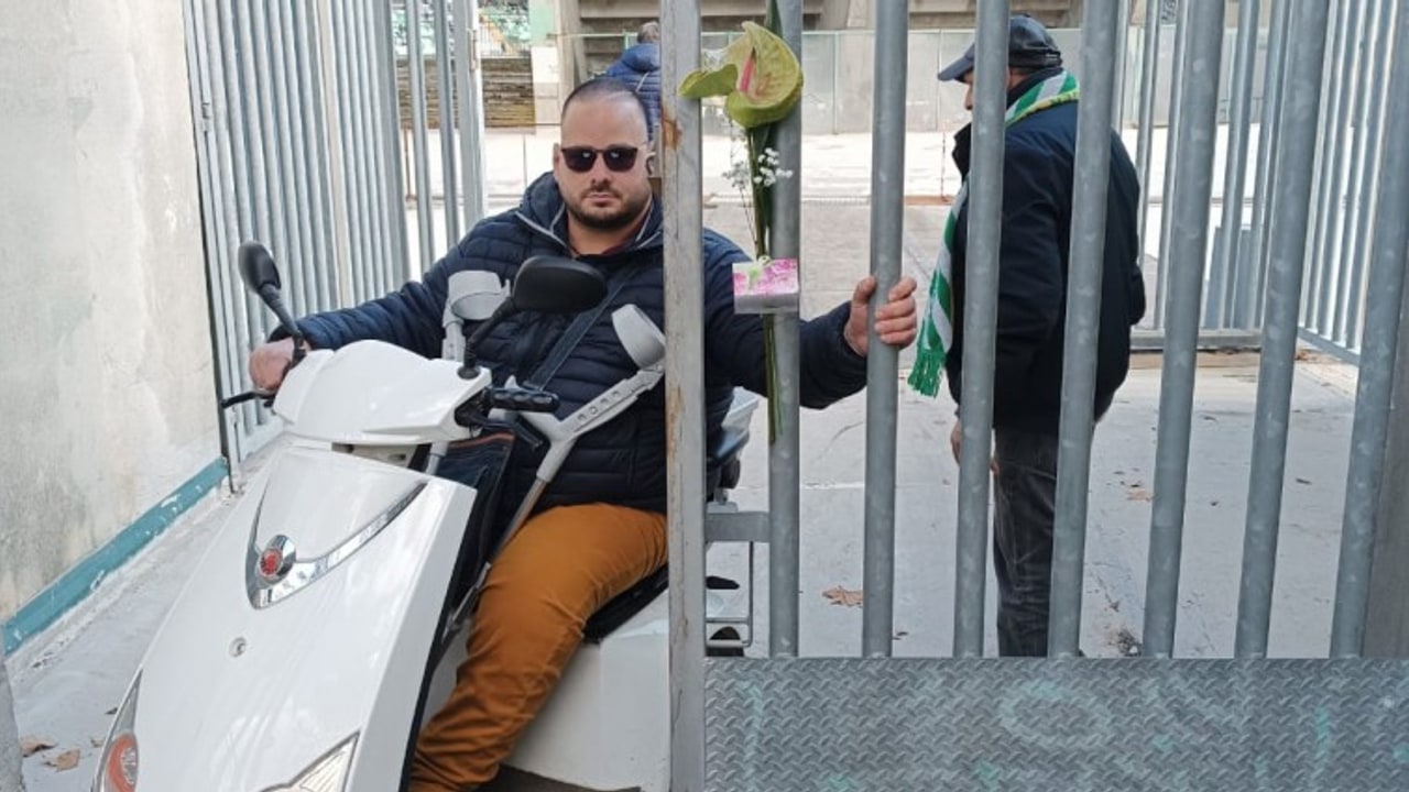 Mid, un mazzo di fiori allo stadio per ricordare Gennaro La Marca