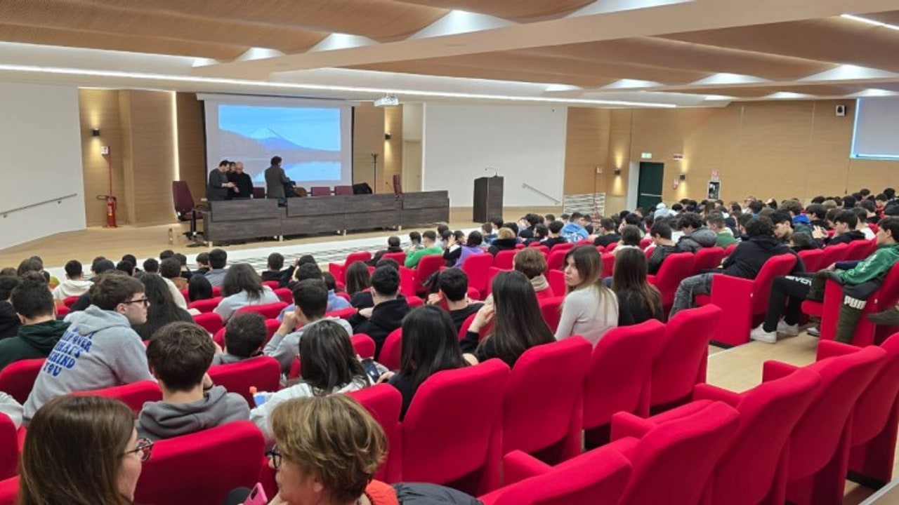 "Vulcani - Tra Benefici Naturali e Rischi Letali", esperti a confronto al "Guido Dorso" di Avellino