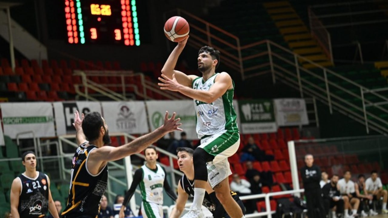 Scandone beffata ad un secondo dalla sirena: Piazza Armerina vince 71-72