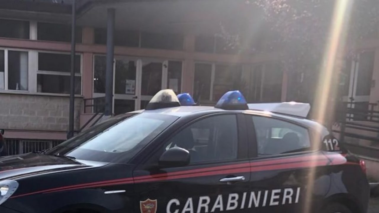 Venticano, danneggiata porta antincendio della scuola media "Ambrosini"