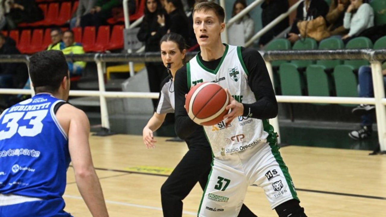 La Scandone ritrova la vittoria: Virtus Matera ko per 77-64