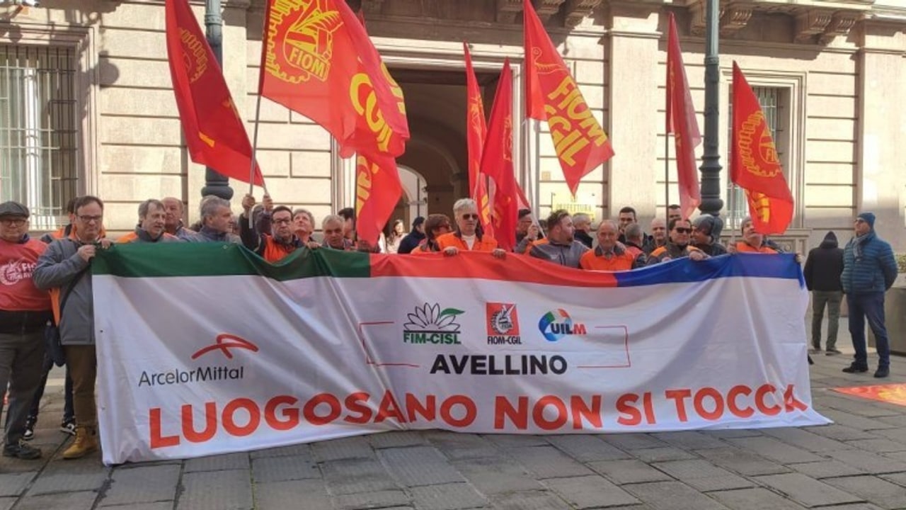 "Luogosano non si tocca": i lavoratori protestano contro la chiusura di ArcelorMittal