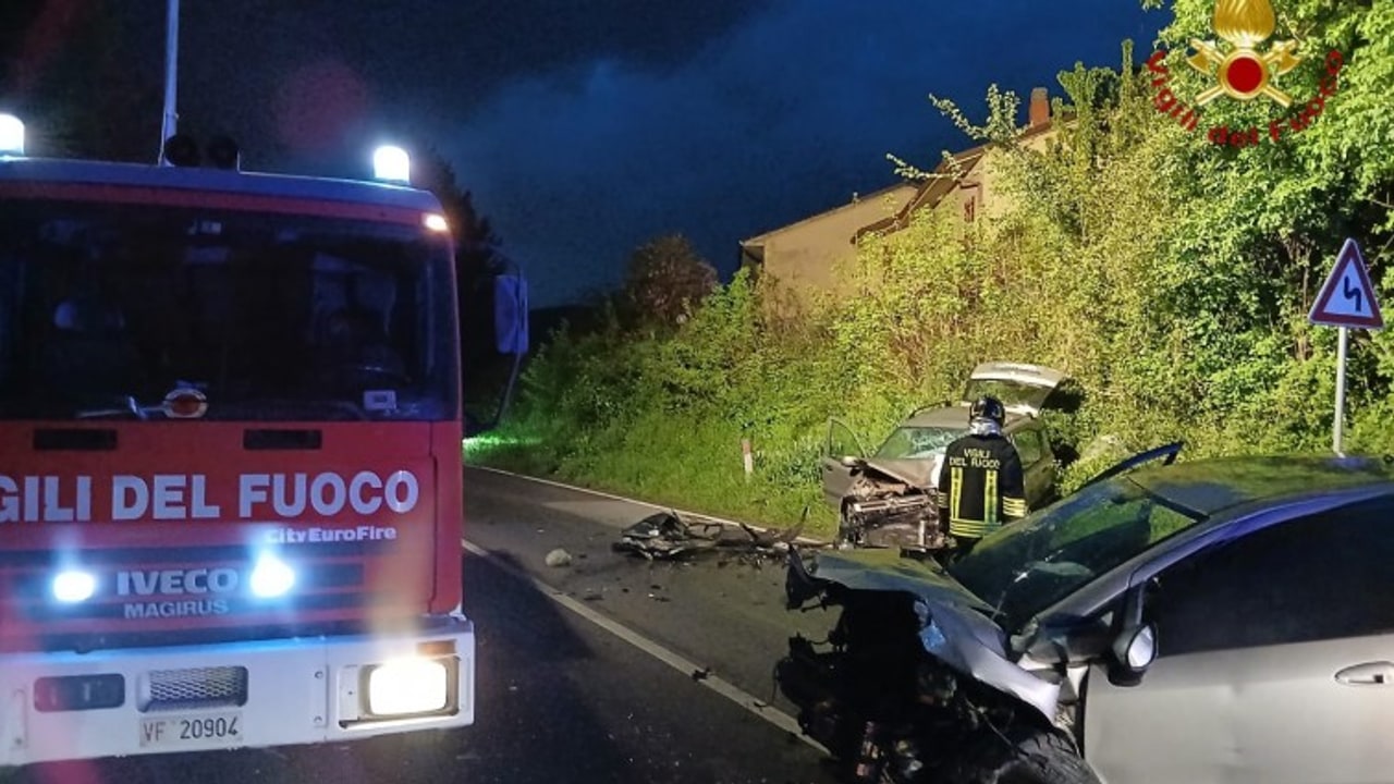 Avellino, violento scontro sulla Variante: tre feriti