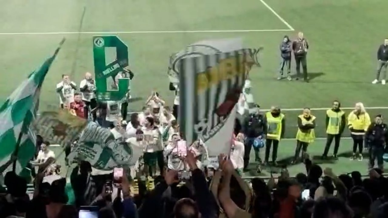 Avellino promosso in B, la festa dei tifosi a Potenza