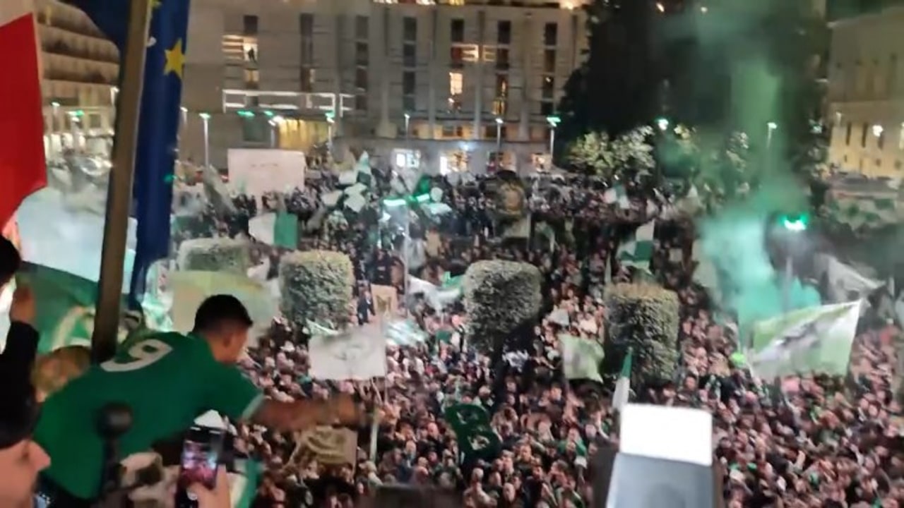 L'Avellino torna in serie B, la festa nelle strade ed in Piazza Libertà: lo speciale di AV LIVE