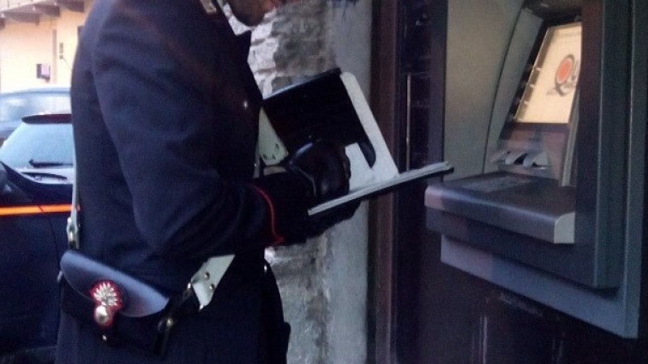Monteforte Irpino, preleva contanti con un bancomat smarrito: 54enne denunciato