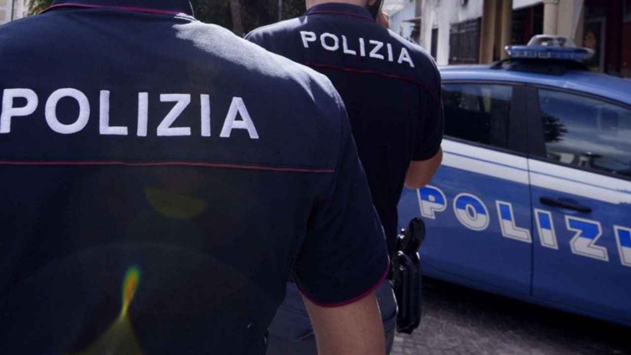 Avellino, arrestato tifoso che brandiva un coltello fuori dallo stadio