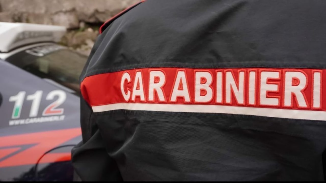 Atripalda, picchia familiari e Carabinieri: arrestato 36enne