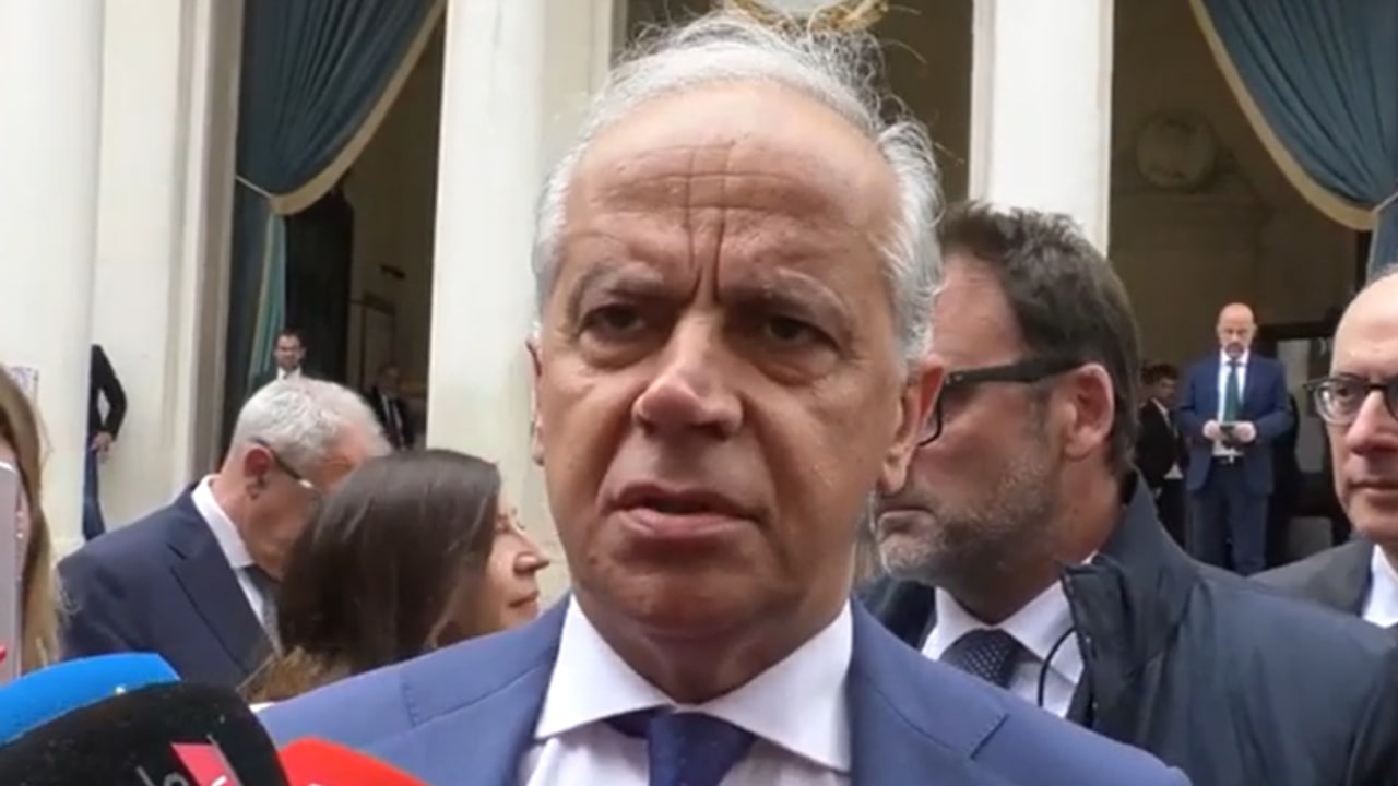 Piantedosi: "Io presidente della Regione Campania? Meglio l'Avellino in serie A"