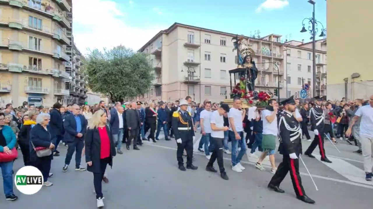 Avellino, migliaia di fedeli ai piedi di Santa Rita