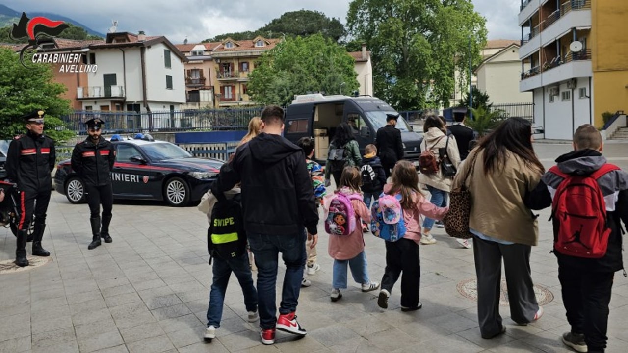 Carabinieri, i bambini dell'Associazione "AzioniAMO talenti" in visita al Comando provinciale