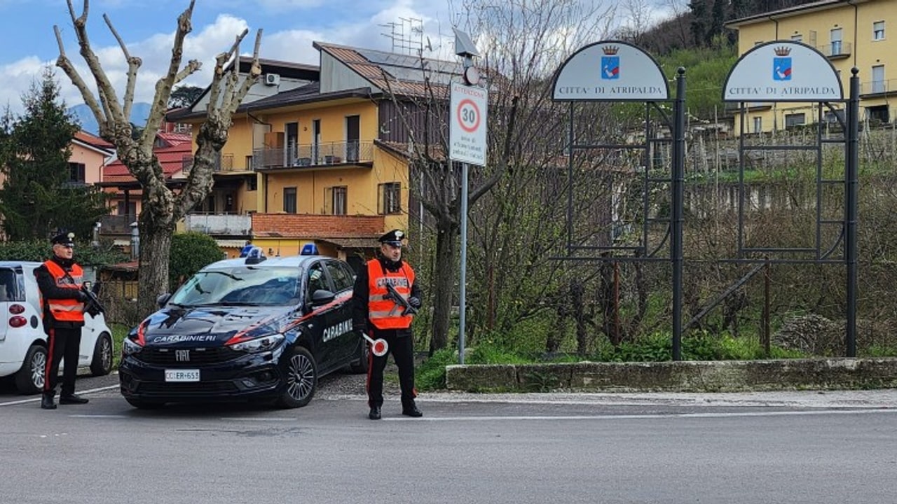 Atripalda, prende a schiaffi e pugni i Carabinieri: arrestato 42enne