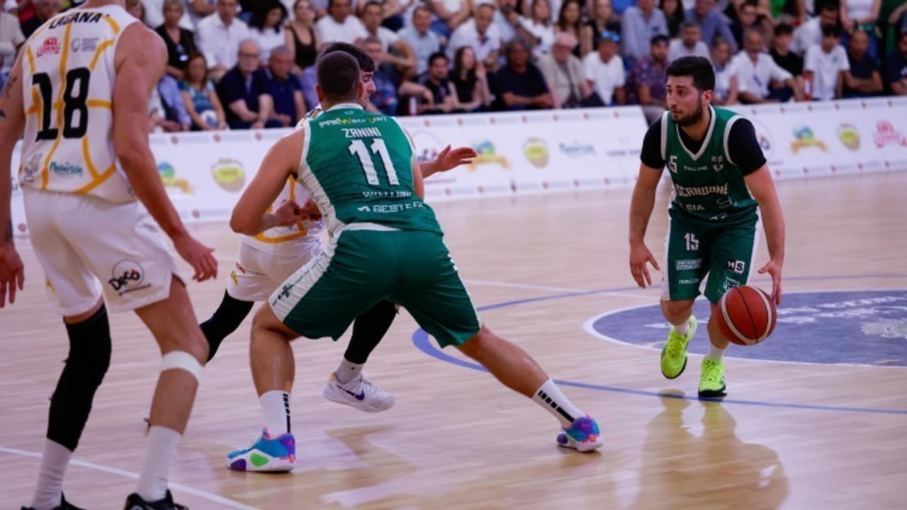 La Scandone si arrende nel finale, Piazza Armerina vince gara 1 della finale