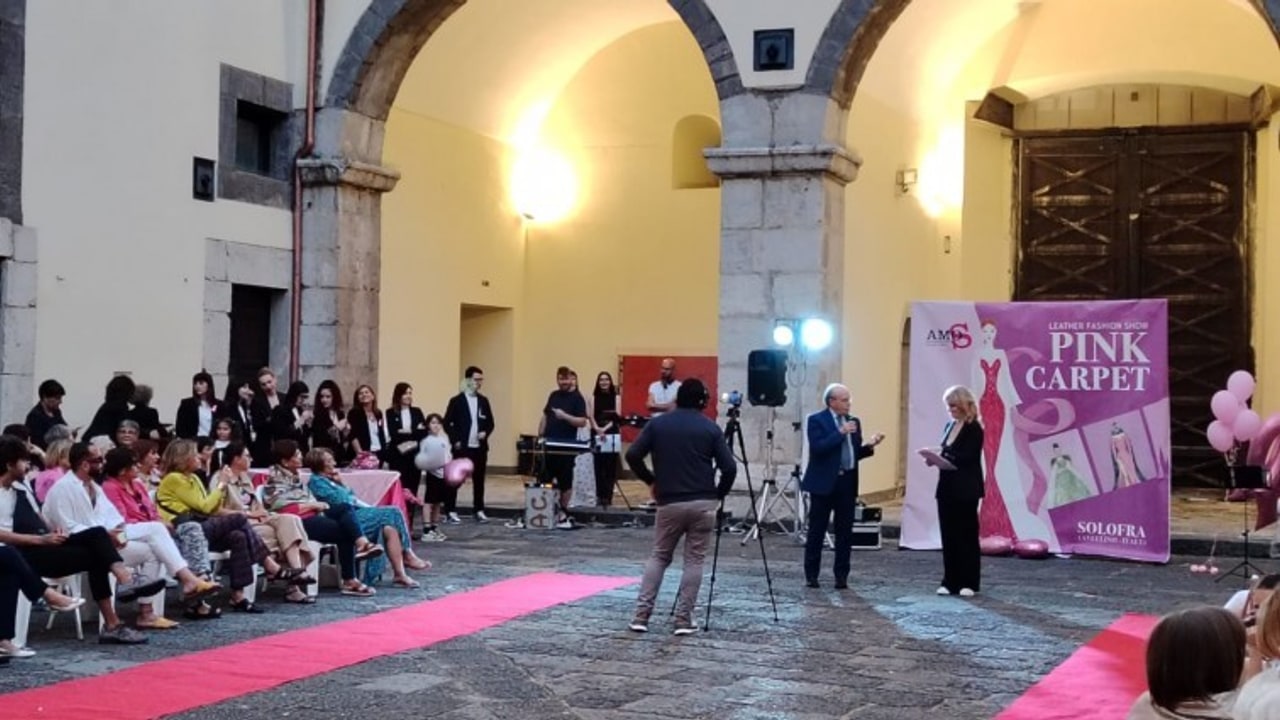 Pink Carpet 2 a Solofra, la prevenzione incontra la moda e la scuola a Palazzo Orsini