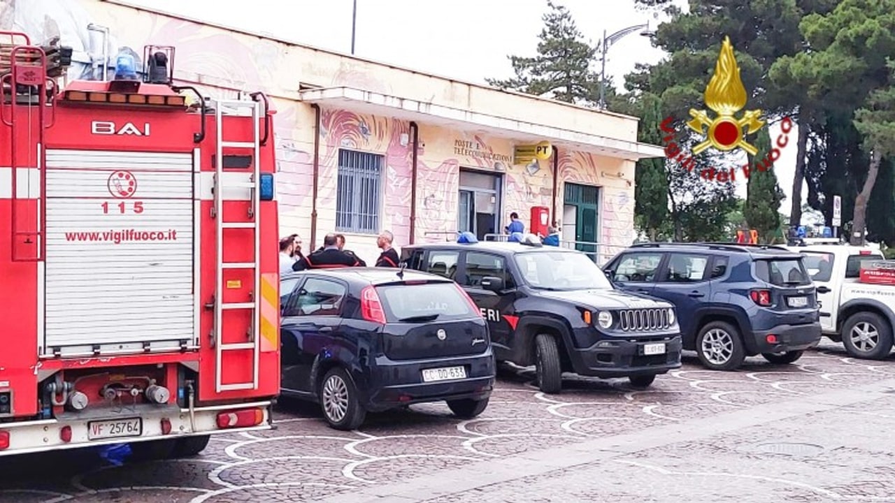 Calitri, esplode il postamat nella notte: 30mila euro il bottino