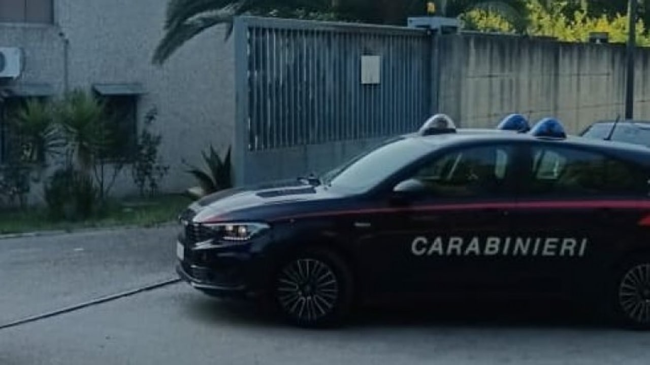 Sperone,  operaio di 35 anni si impicca in un deposito