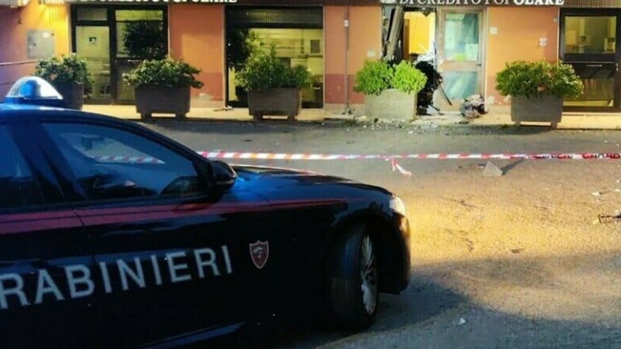 Assalti con esplosivo ai bancomat di Montemarano e Nusco