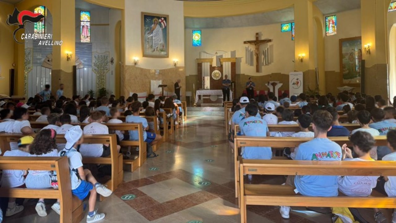 Ariano Irpino, i Carabinieri incontrano 250 ragazzi dell’Oratorio Estivo: focus su truffe, bullismo e rischi della rete