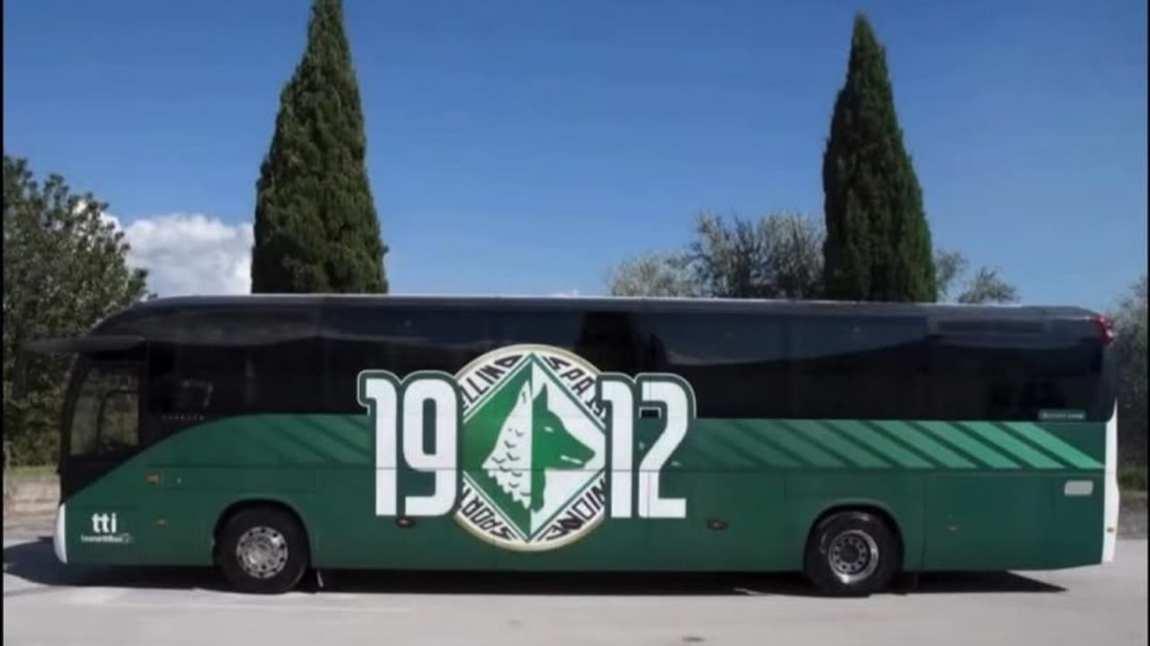 Avellino, ecco il pullman dei lupi